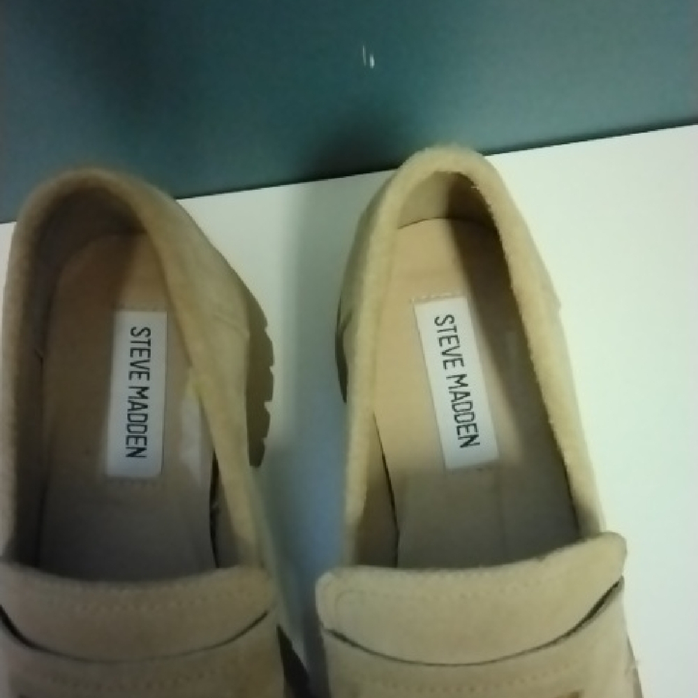 Shoes - Picture 7 of 9